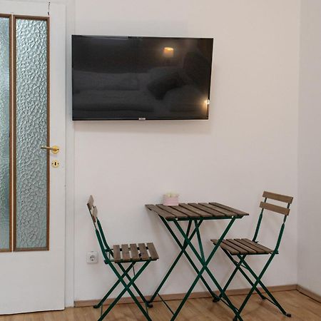 Budget City Stay - Near Wiener Stadthalle Ideal For Longstays Bagian luar foto
