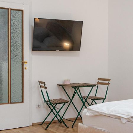 Budget City Stay - Near Wiener Stadthalle Ideal For Longstays Bagian luar foto