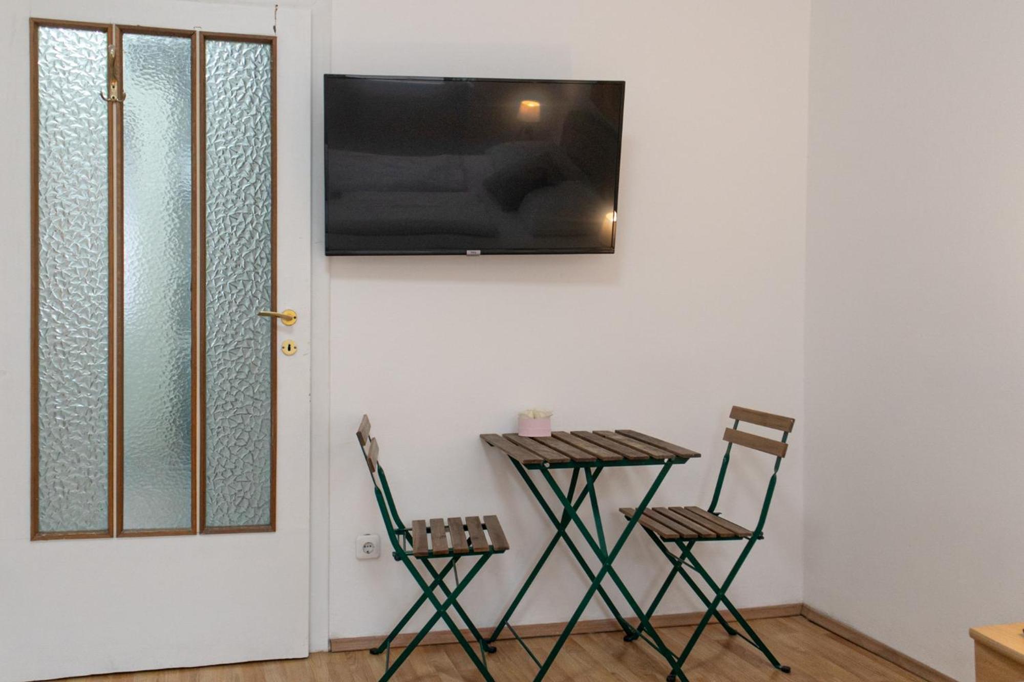 Budget City Stay - Near Wiener Stadthalle Ideal For Longstays Bagian luar foto