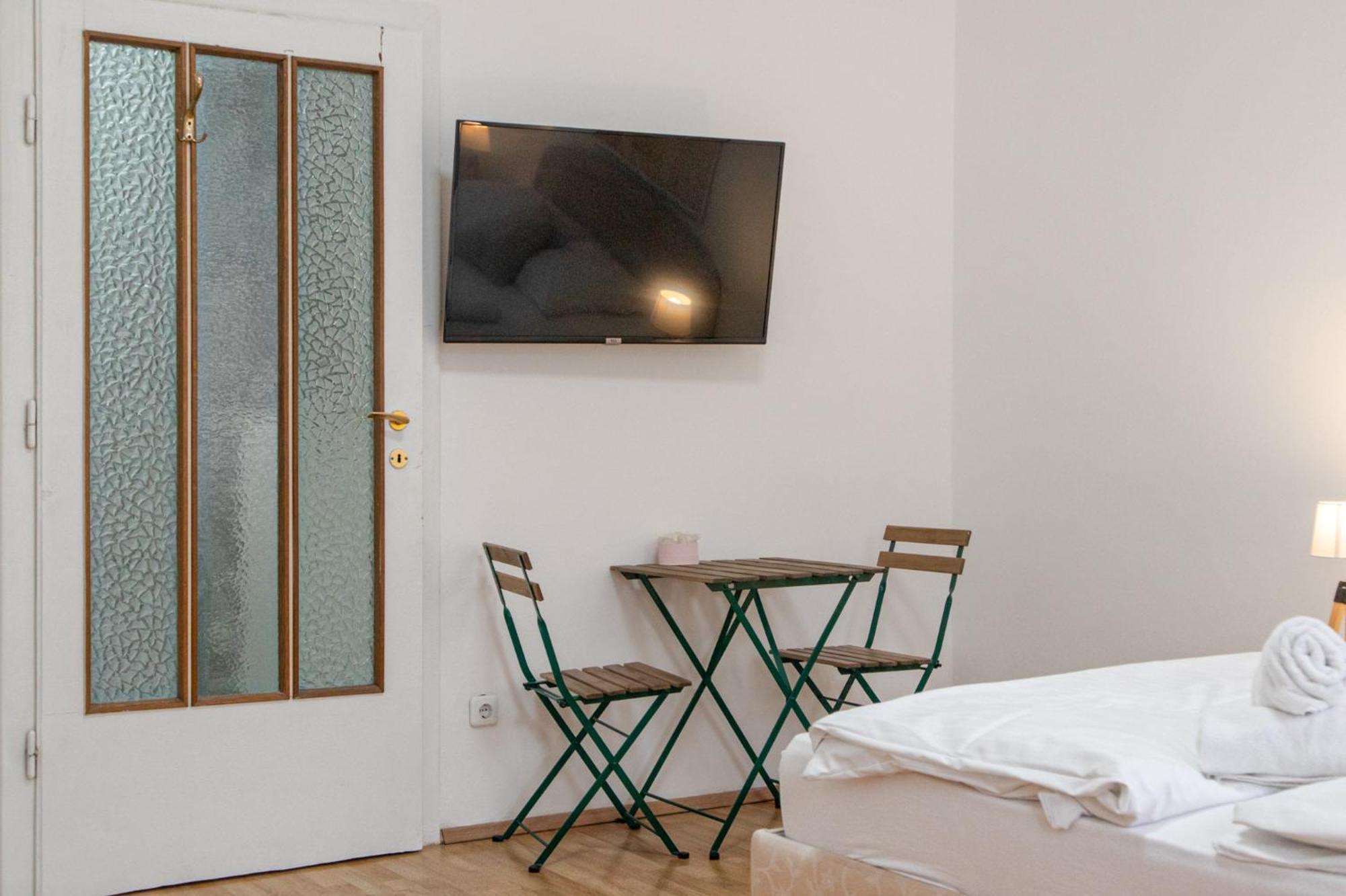 Budget City Stay - Near Wiener Stadthalle Ideal For Longstays Bagian luar foto