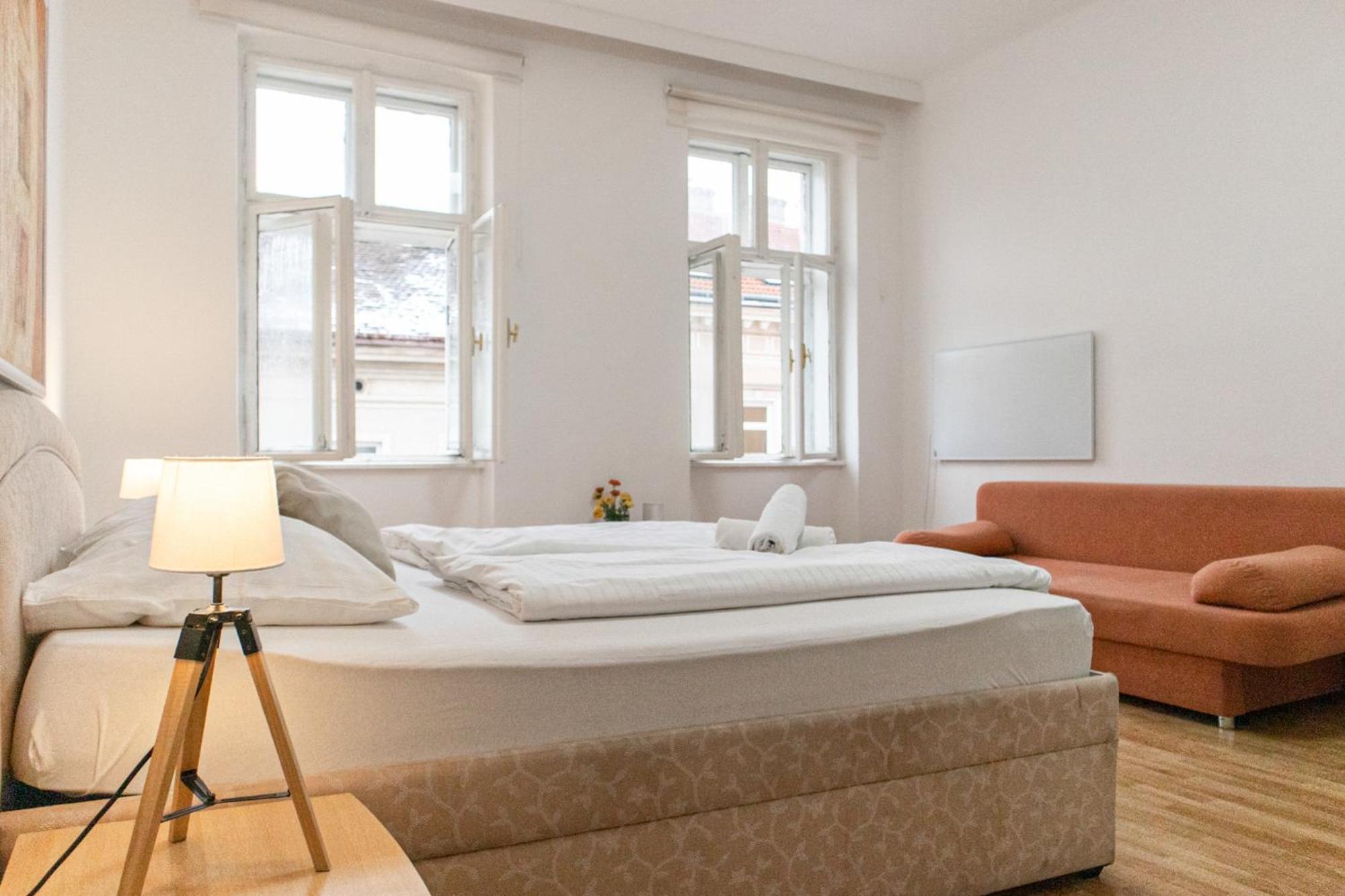 Budget City Stay - Near Wiener Stadthalle Ideal For Longstays Bagian luar foto